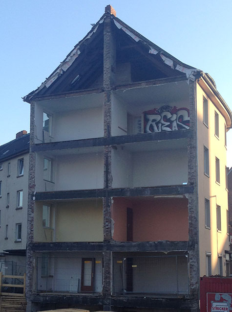 Hausabriß mit offenen Zimmern