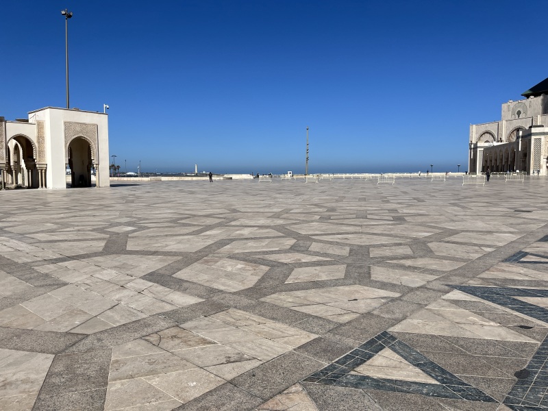 Platz vor Hasan-II.-Moschee in Casablanca